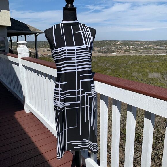 SHARON Young Black and White Midi Dress - Picture 9 of 10